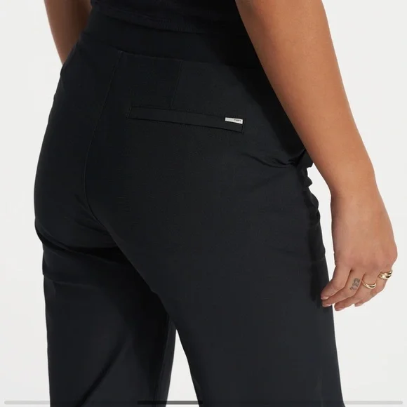 Vuori Women’s Meta Wideleg Pant (short inseam) size Small in Black. - Picture 5 of 8